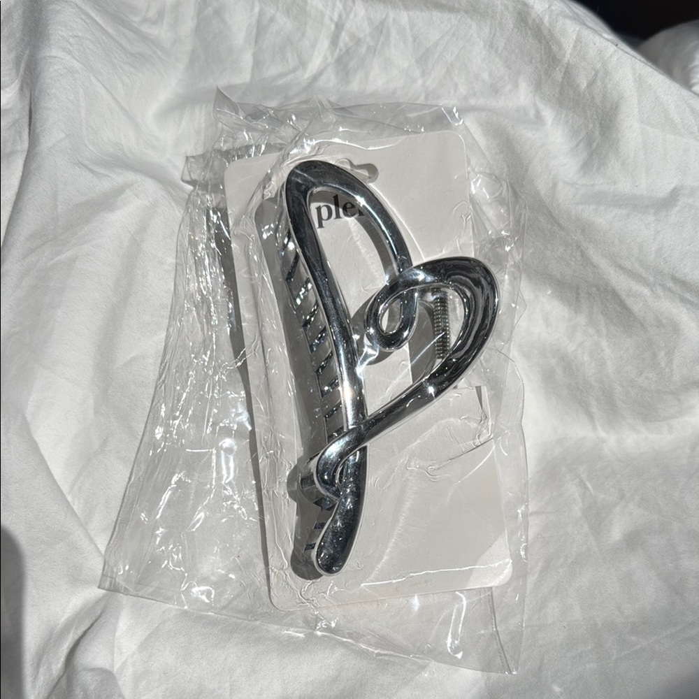 New in Bag, Plero Silver Heart-Shaped Shiny Hair Claw-Clip.
